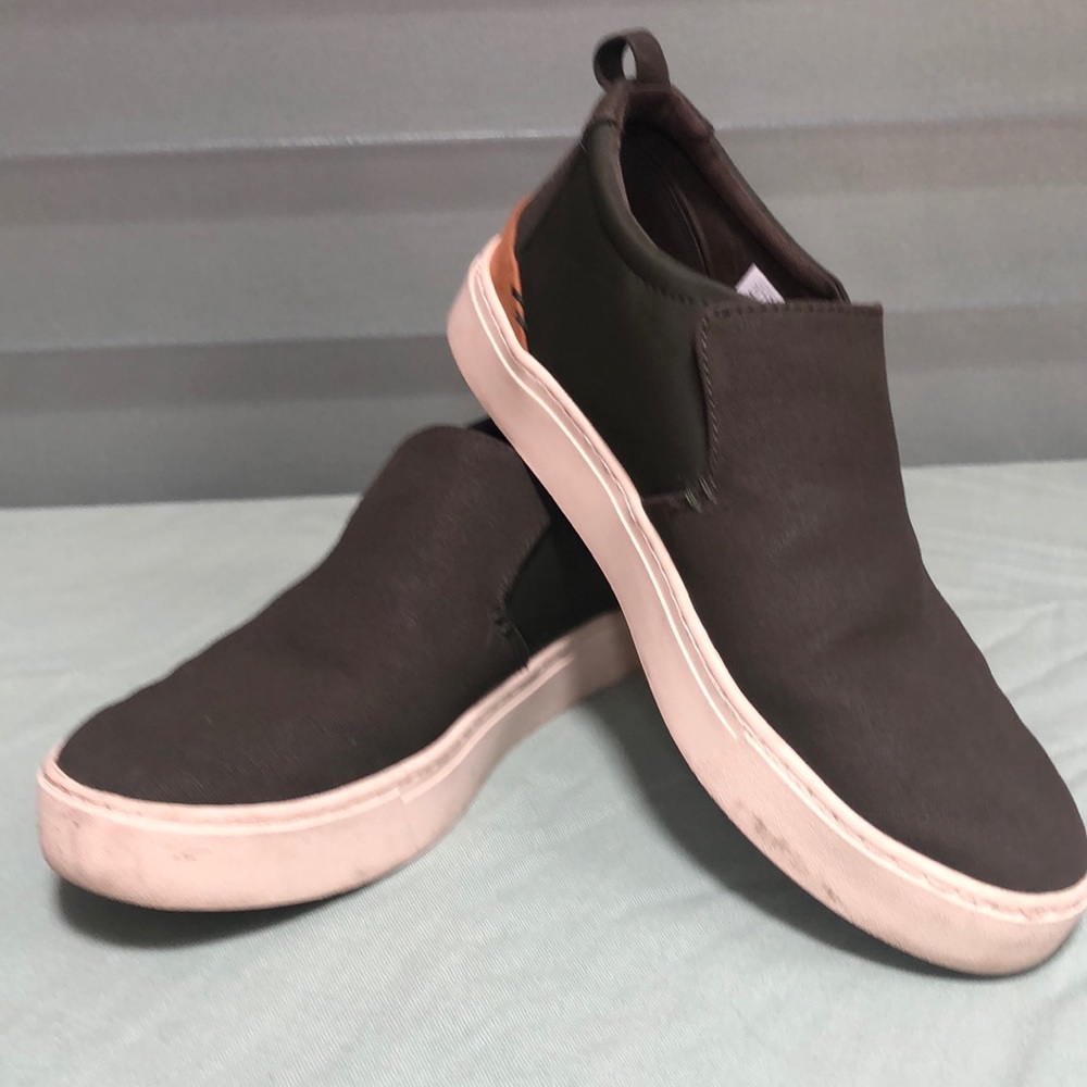 Toms - Picture 6 of 9